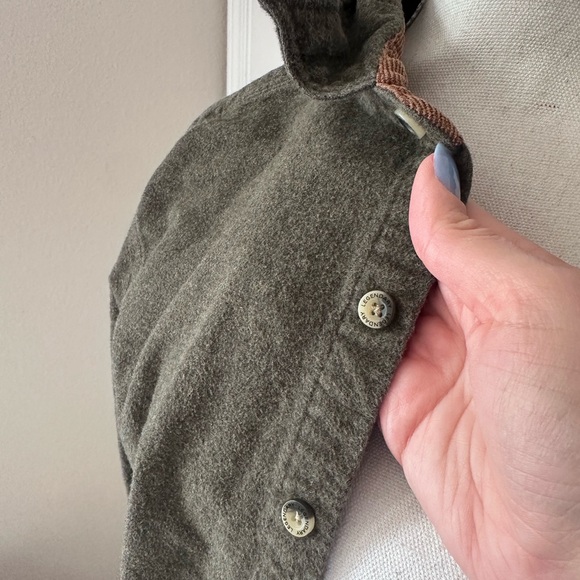 Legendary Whitetails Button-Down - Picture 8 of 13